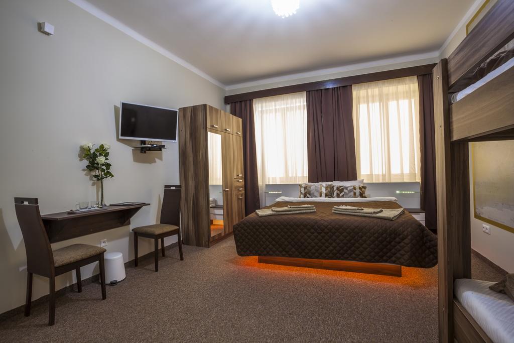 Luxury Air-Conditioned Rooms In Old Town Bratislava Extérieur photo