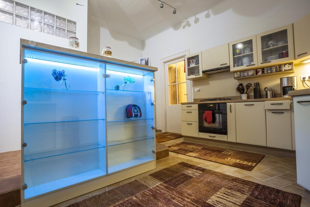 Luxury Air-Conditioned Rooms In Old Town Bratislava Extérieur photo