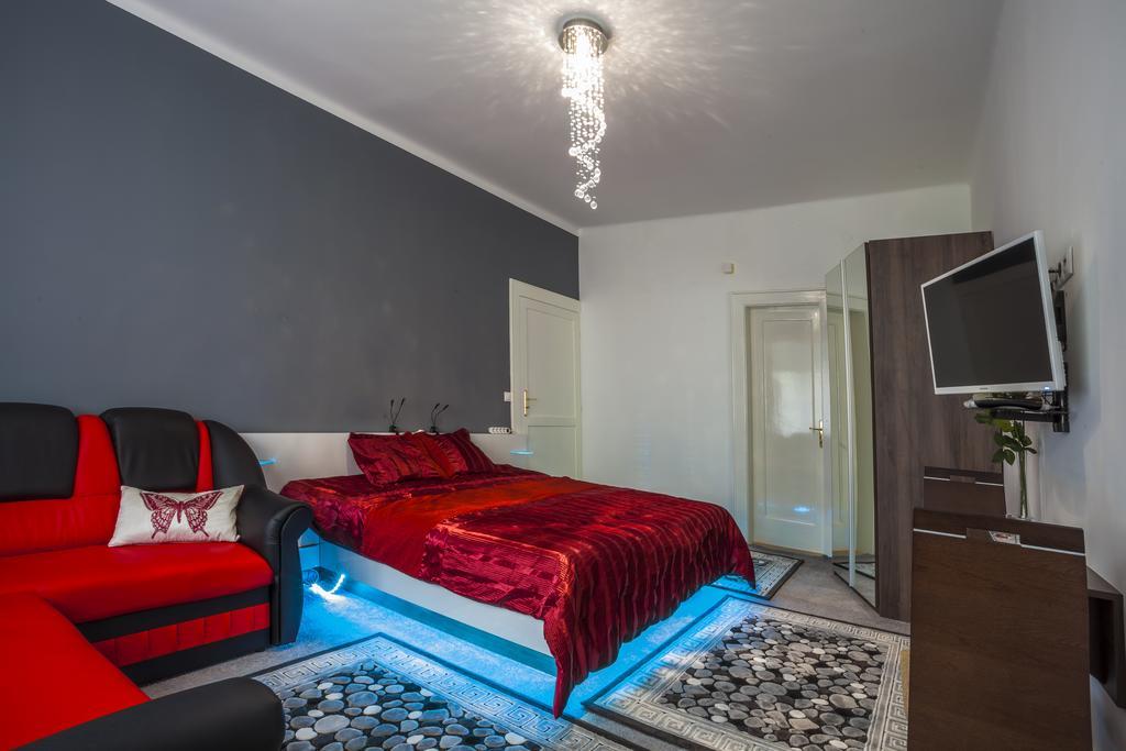 Luxury Air-Conditioned Rooms In Old Town Bratislava Extérieur photo